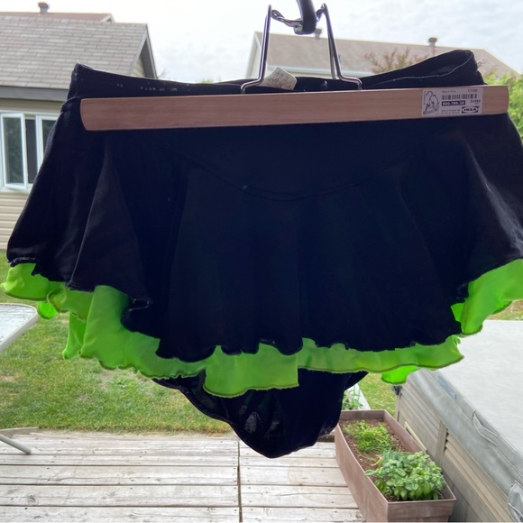 Figure Skating skirt - black and green neon - Size S junior - Picture 5 of 8